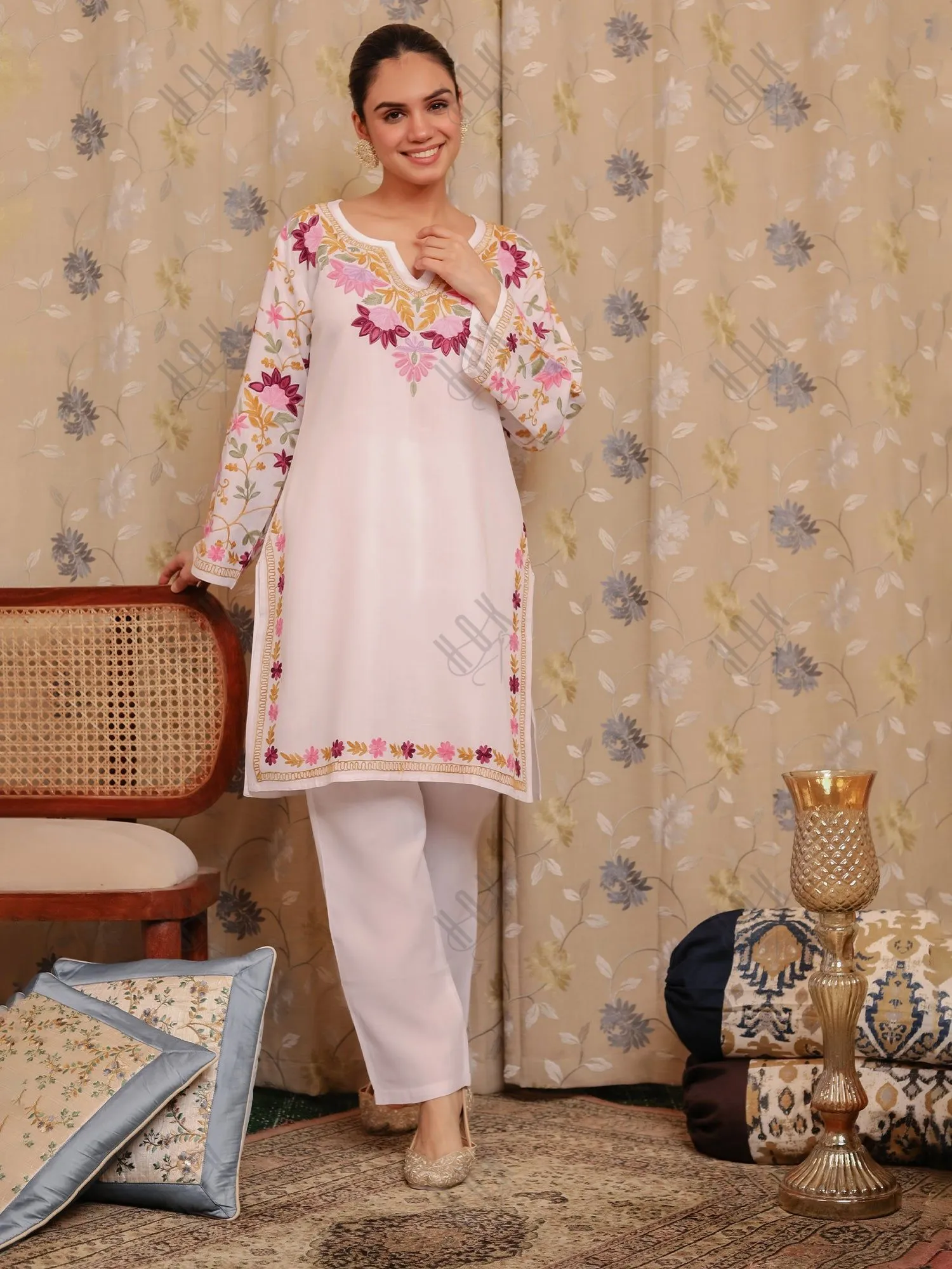 Falak Kashmiri Kurta Set - White